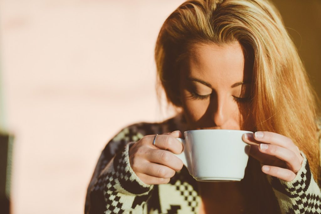 コーヒーのカフェインを上手に摂取する方法