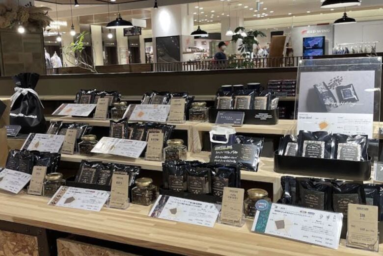 9. 豊富なメニューが楽しめる落ち着いたカフェ「SANWA COFFEE WORKS ルクア1100店」