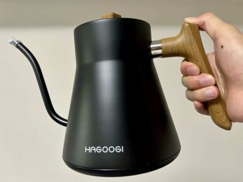 3. 注ぎやすいデザイン「HAGOOGI(ハゴオギ) 電気ケトル 1.0L」