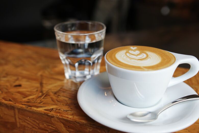 どうしても気になる場合はノンカフェインコーヒーで水分補給をしよう