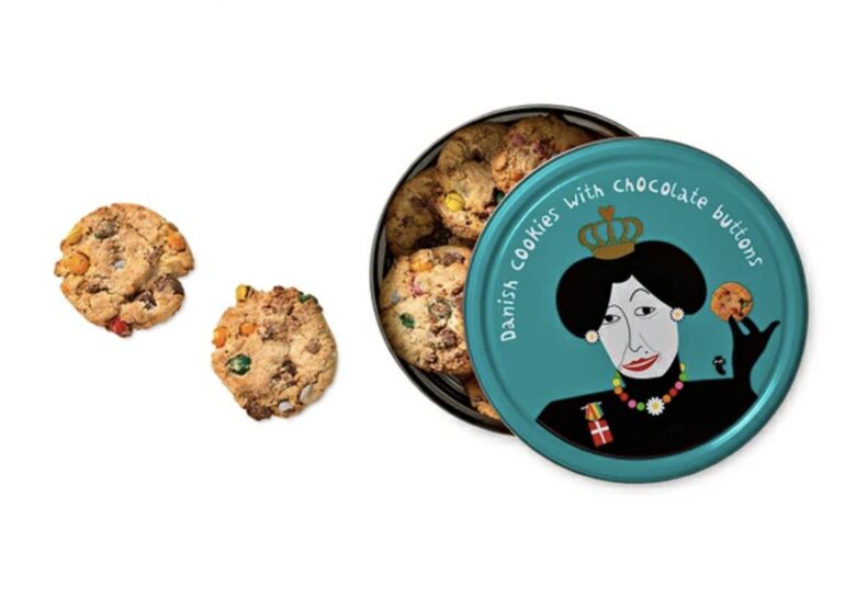 2.可愛い缶入りクッキー「フライングタイガー ボタンチョコレートクッキー」