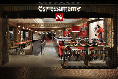 3. 改札前でアクセス抜群「espressamente illy 福岡天神地下街店」