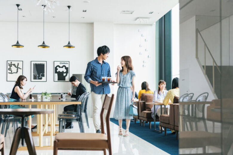 カフェで長居する場合はお互い配慮し合おう！