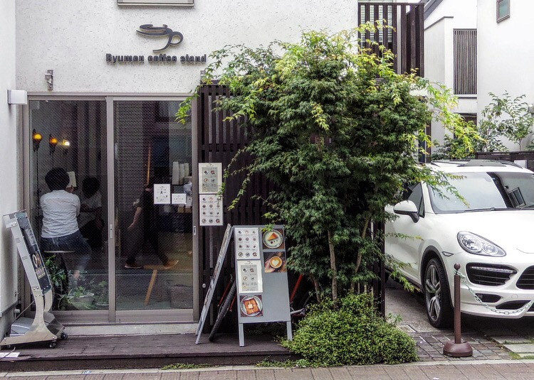 2. 静かな住宅街の一軒家カフェ「Ryumon coffee stand」