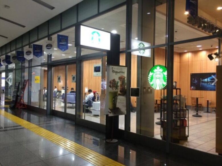 1.改札内のスタバ「JR東海　品川駅ラチ内店」