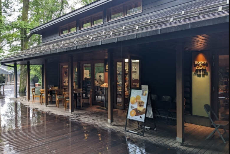 10. 本店とは一味違った隠れ家的な魅力「丸山珈琲ハルニレテラス店」