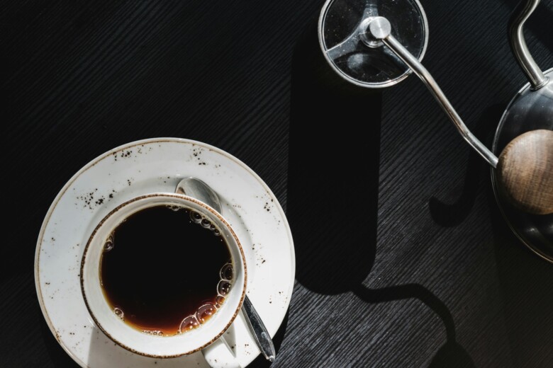 コーヒーを飲む直前にコーヒー豆を挽く