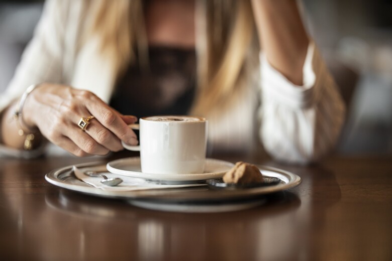 コーヒーを飲むとそわそわする？コーヒーが体に及ぼす影響と対処方法を解説