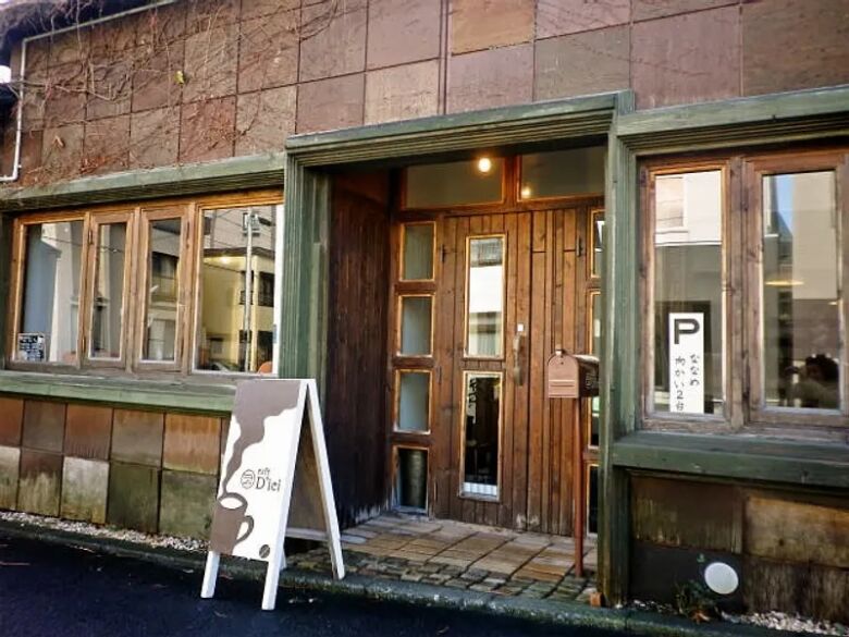 6. 南部坂の途中でコーヒーに合う焼き菓子を選ぶ「café D'ici」
