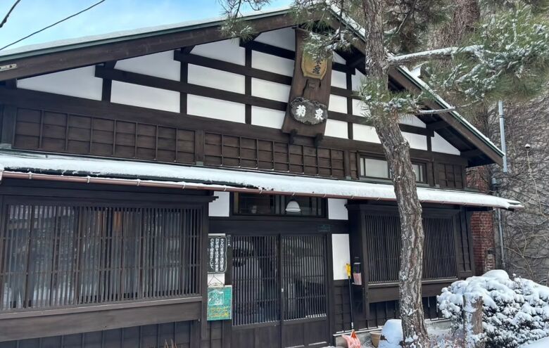 7. 大正時代の酒問屋別邸で自分で焼くおだんご「茶房 菊泉」