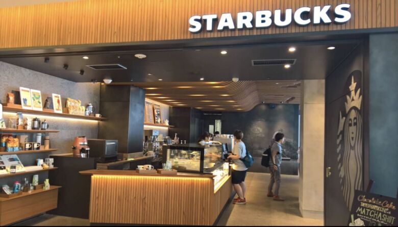 3. 高級感あふれる大人のスタバ「GINZA SIX店」