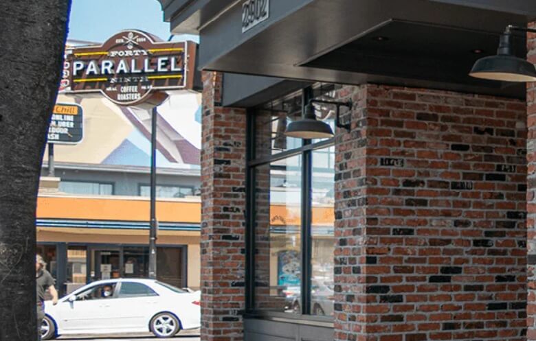 5. バラエティー豊富なドーナツとコーヒーが楽しめるカナダのカフェ「49th Parallel Cafe」