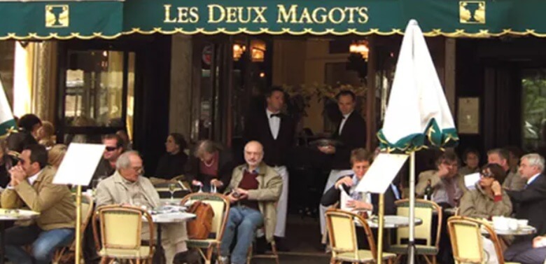 8. パリの老舗カフェ「Les Deux Magots」