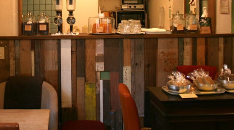 2. 昔懐かしいサイフォンが楽しめる「くろもじ珈琲」