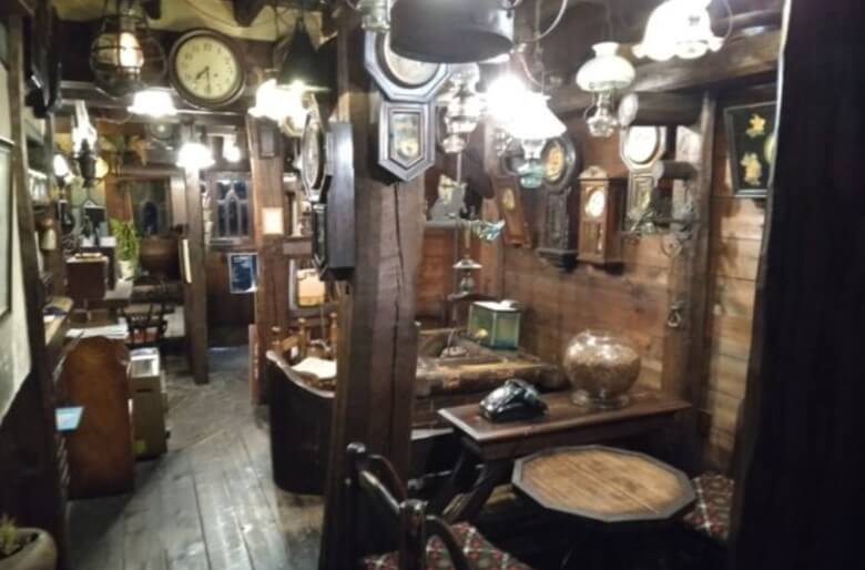 12. 昭和の風情漂うレトロ喫茶「物豆奇」