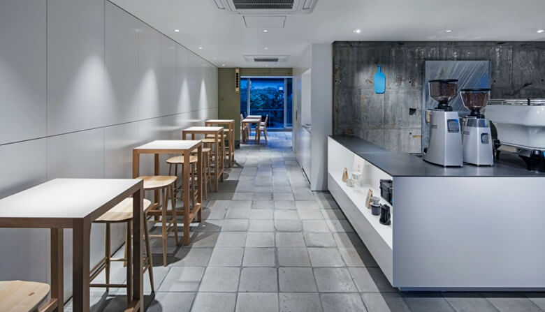 4. 熟練のバリスタが丁寧に抽出「ブルーボトルコーヒー 三軒茶屋カフェ」