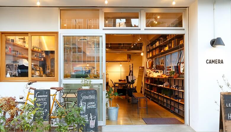 15. 手作り焼き菓子とレザーグッズとコーヒーを楽しむ「CAMERA」