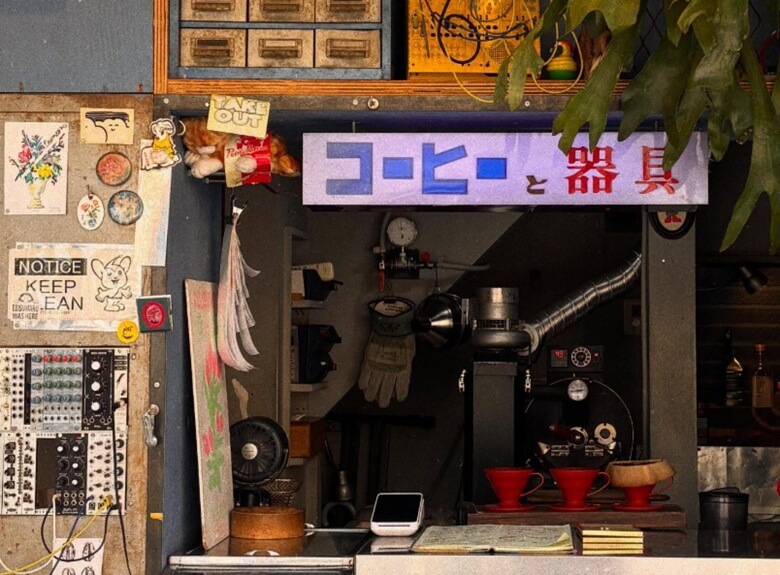 15. 自家焙煎コーヒーと個性的な雑貨のお店「HAPPY END BEANS」