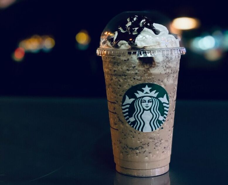 スタバ ダークモカフラペチーノのおすすめ人気カスタマイズ10選！無料＆有料で紹介