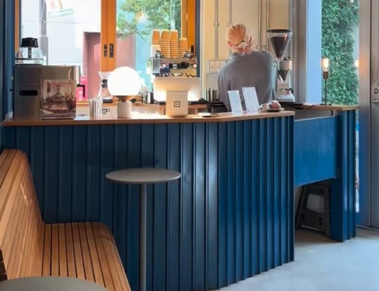 7. コーヒースタンドとヘアサロンの併設店「stoop coffee stand」