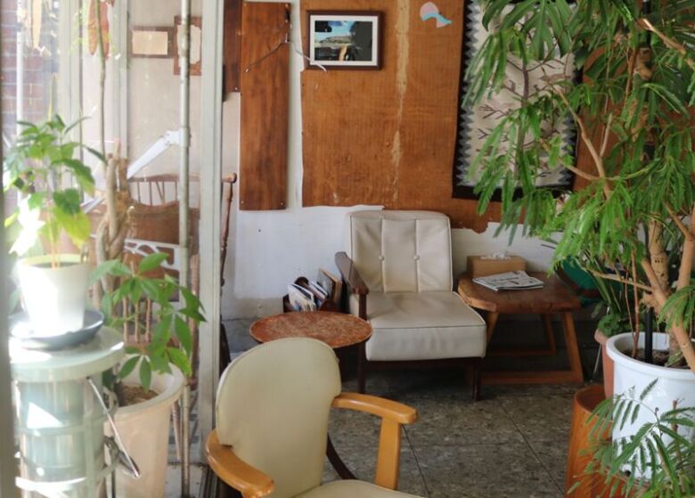 1. レトロ雑貨に囲まれたコーヒースタンド|MOOSE COFFEE