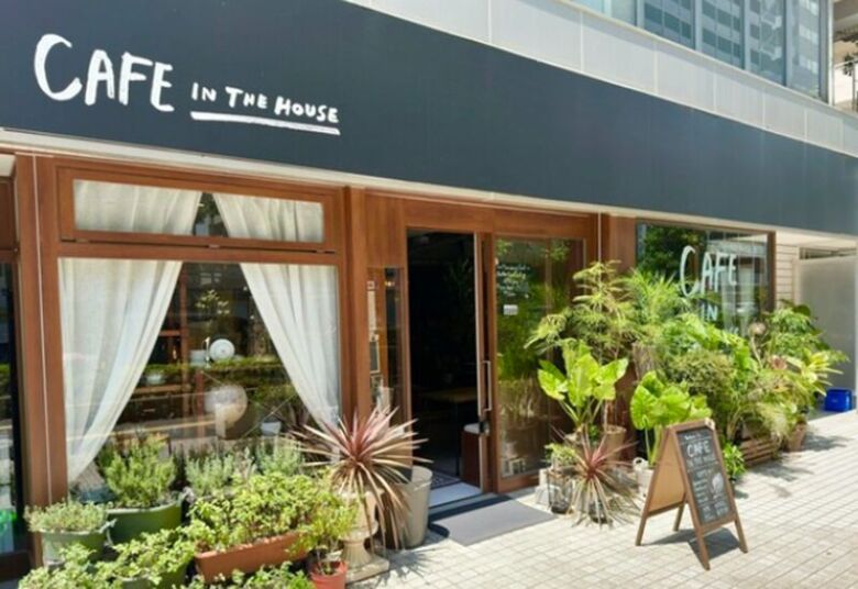 2. インテリアが映えるナチュラル空間の「CAFE IN THE HOUSE」