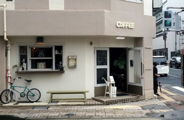 バリスタの丁寧な一杯が味わえるスタンド｜COMMON COFFEE COUNTER