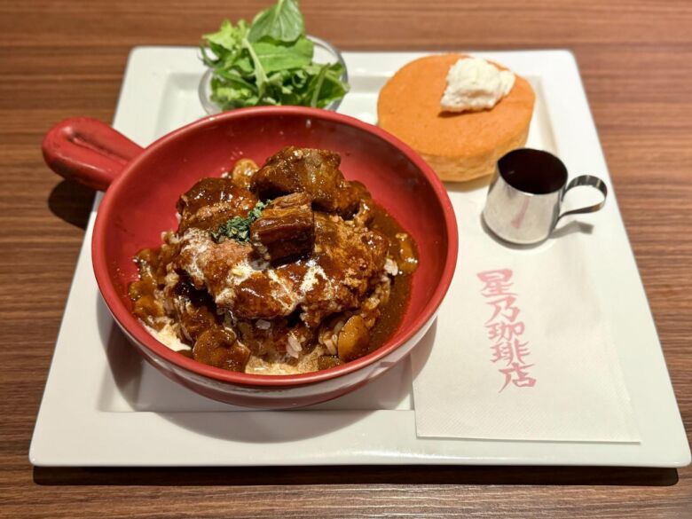 2. ボリューム満点「ビーフシチューハンバーグライス&パンケーキプレート」