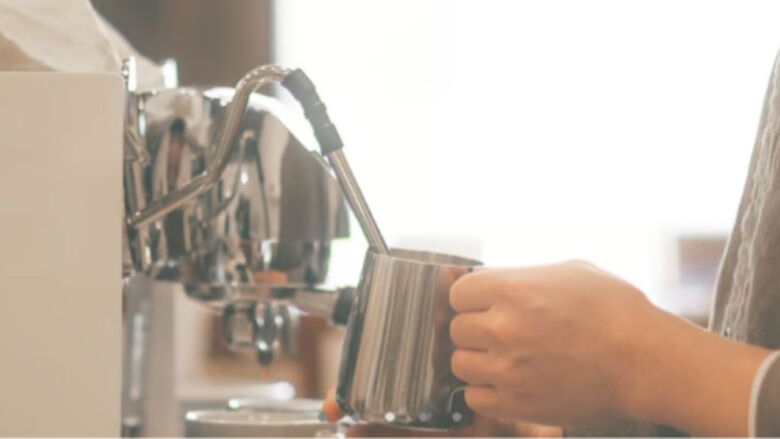 koloro coffee|ワンコイン、蕎麦猪口で提供