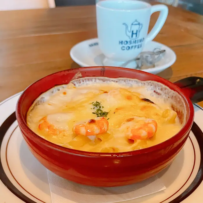 11. 濃厚なホワイトソースとチーズの鉄板コンビ「海老とモッツァレラチーズのグラタン」