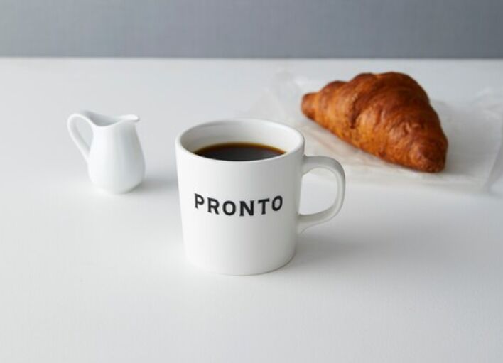 5. 昼はカフェ、夜はサカバの「PRONTO エキュート大宮店」