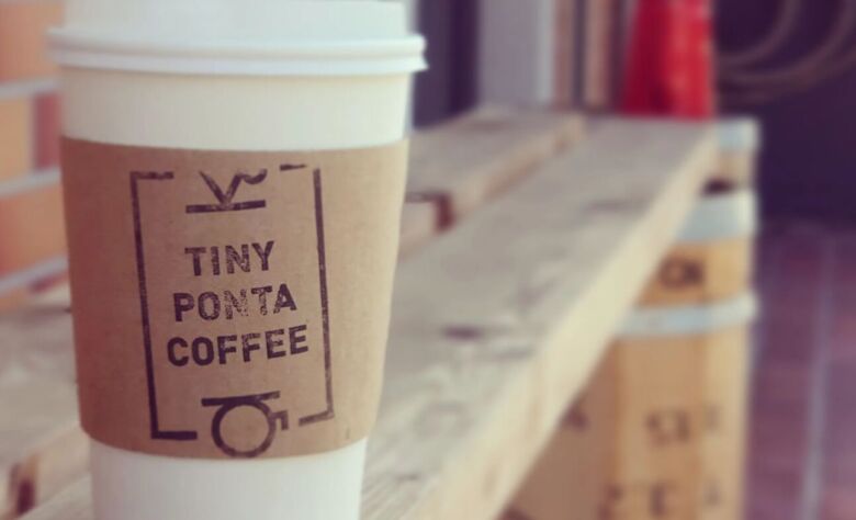 9. ガラス張りの店内でスペシャリティコーヒーが味わえる「TINY PONTA COFFEE 吉祥寺店」