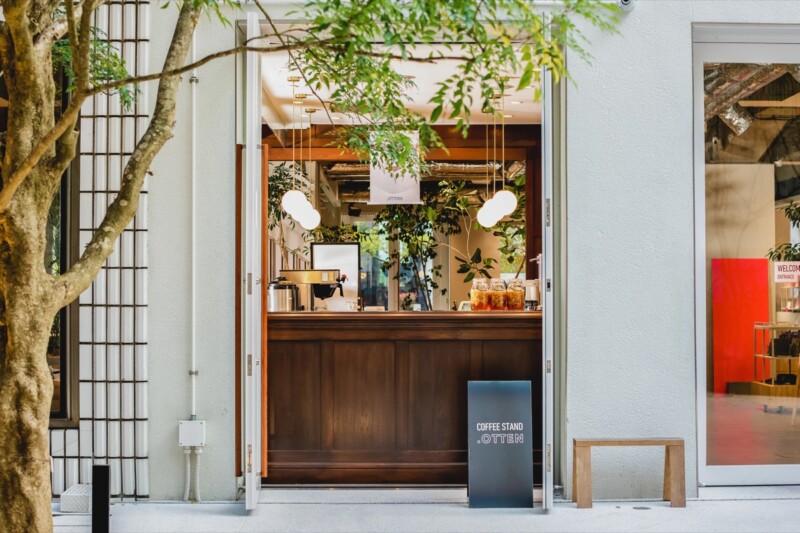 4. 【港南口】コクヨTHE CAMPUS 1階の街角スタンド「COFFEE STAND .OTTEN」