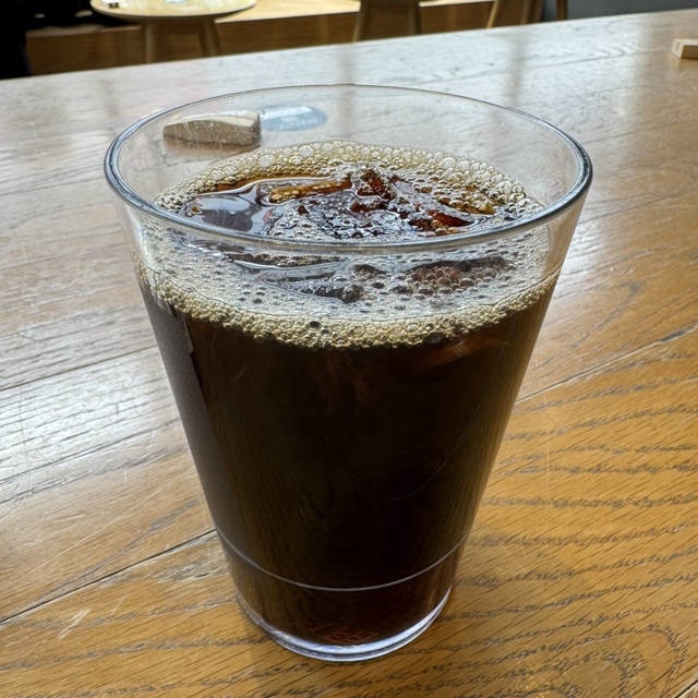 6. 駅徒歩1分の定番・混雑時間に注意「スターバックスコーヒー 横浜西口店」