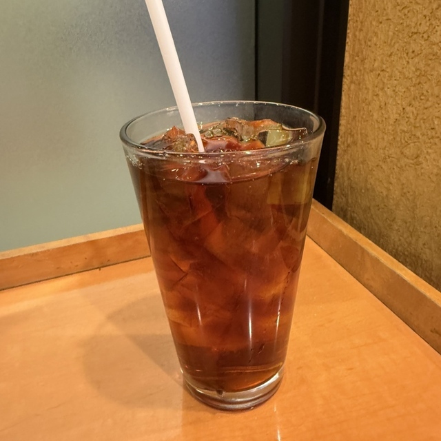 8. 地下街で天候に左右されず作業「エクセルシオールカフェ 横浜エキニア店」