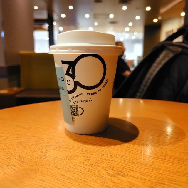 9. 西口店より落ち着いて座れる「スターバックスコーヒー 横浜ビブレ店」