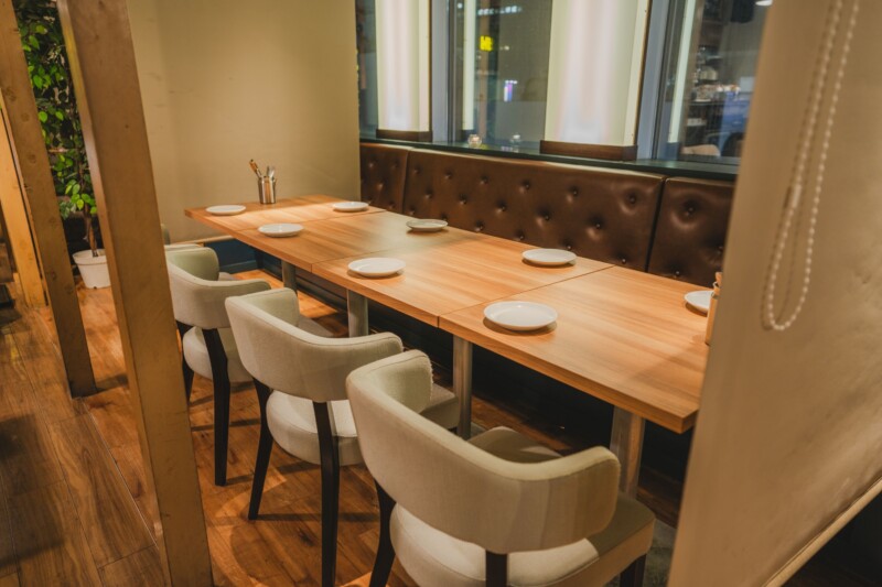 6. 半個室とソファでゆっくり話せる「CheeseTable 池袋店」