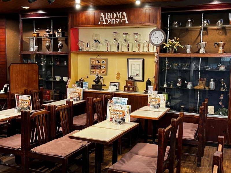 13. 朝7時から地下街でサイフォンコーヒーを飲める「アロマ珈琲 八重洲店」