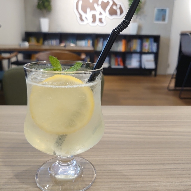 Nable Cafe Osaka 梅田 長居できるカフェ